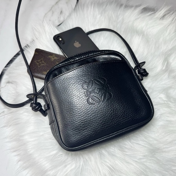 Loewe Black Leather Crossbody Bag with Textured Finish - Picture 14 of 15